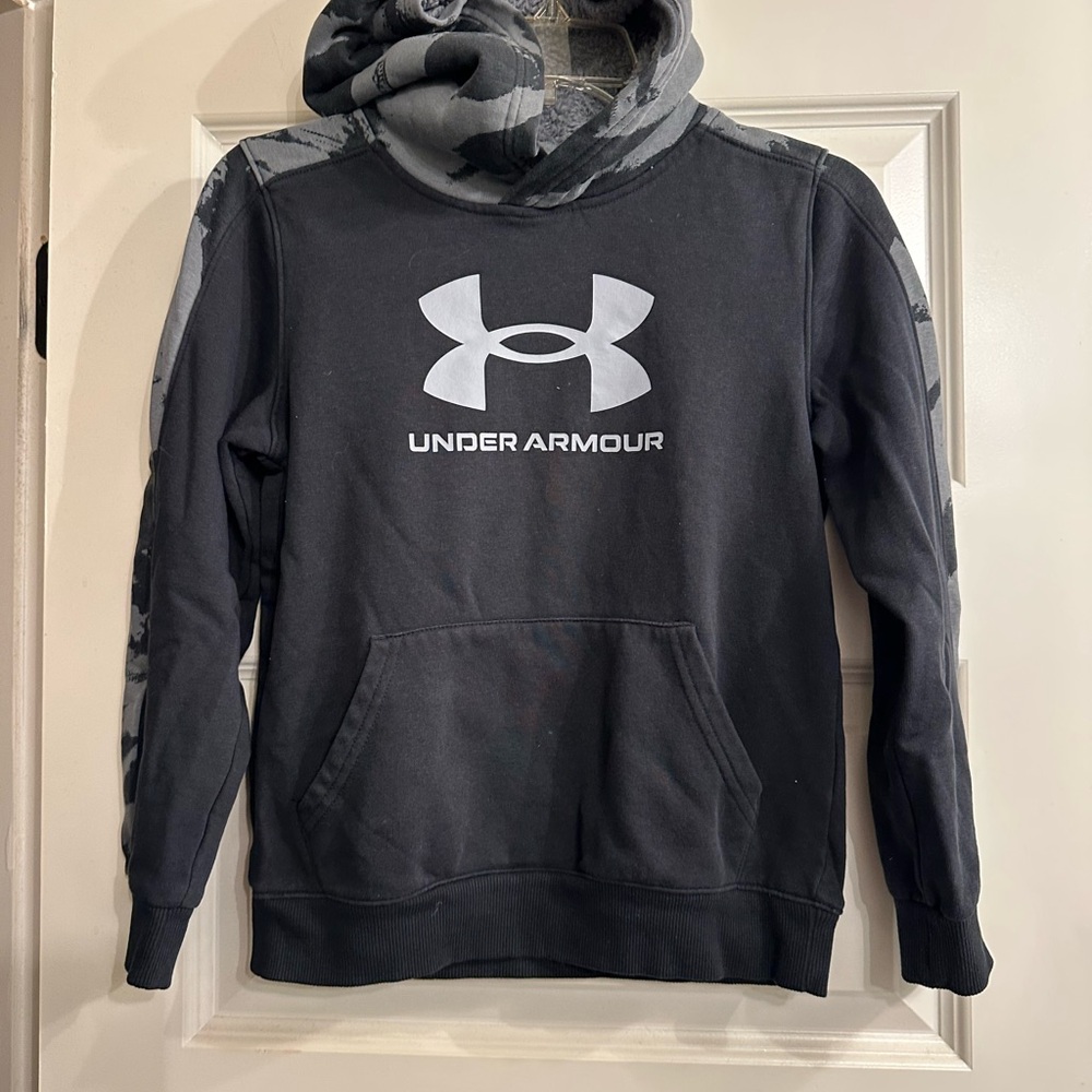 Under Armour youth black Hoodie- YM